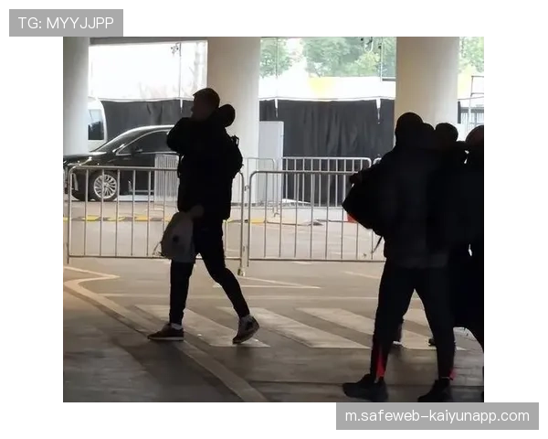 韩鹏飞冒顶导致失球 蓉城防线等待索罗金火线驰援 韩鹏飞冒顶导致失球 蓉城防线等待索罗金火线驰援